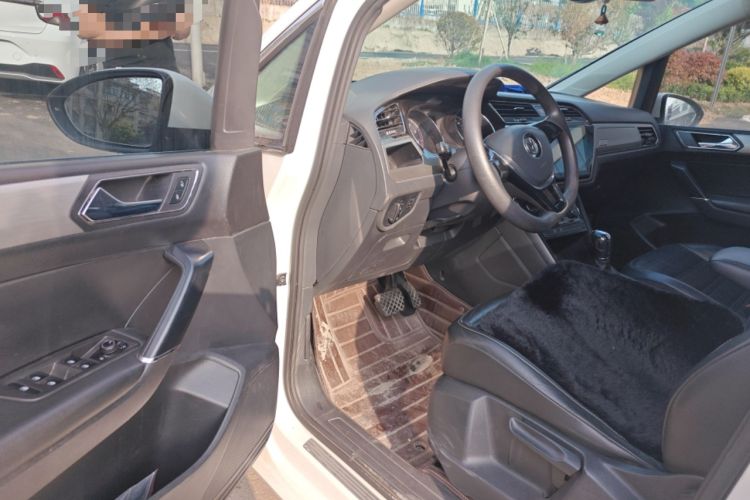 Used Volkswagen Touran 2016 Volkswagen Touran L 280TSI DSG Comfort Edition Driver Seat