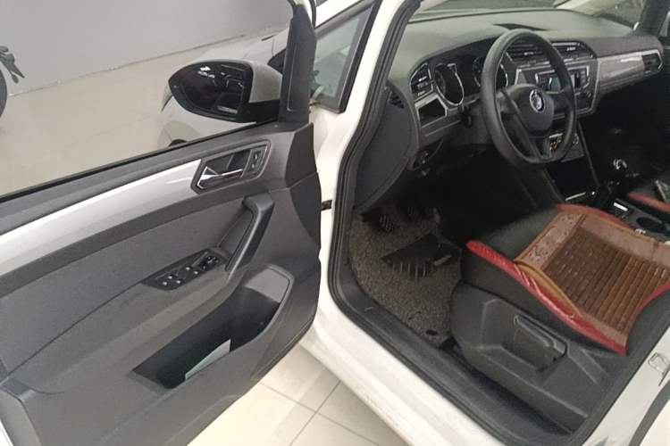 Used Volkswagen Touran 2016 Volkswagen Touran L 280TSI Manual Trend Edition Driver Seat