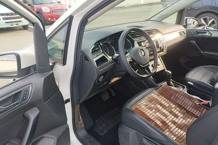 Used Volkswagen Touran 2016 Volkswagen Touran L 280TSI DSG Comfort Edition Driver Seat