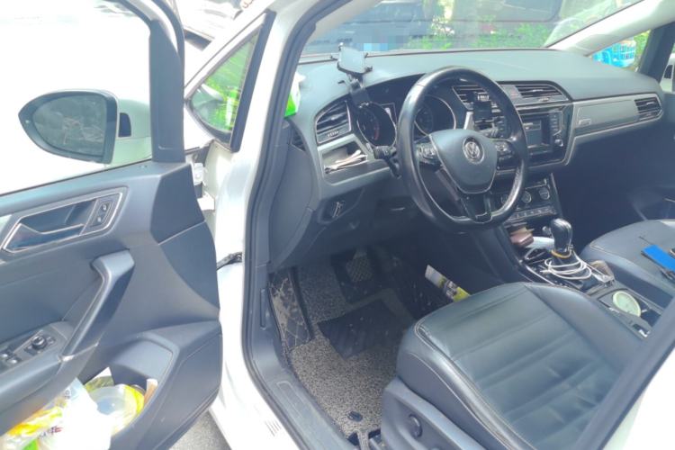 Used Volkswagen Touran 2016 Volkswagen Touran L 330TSI DSG Luxury Edition Driver Seat