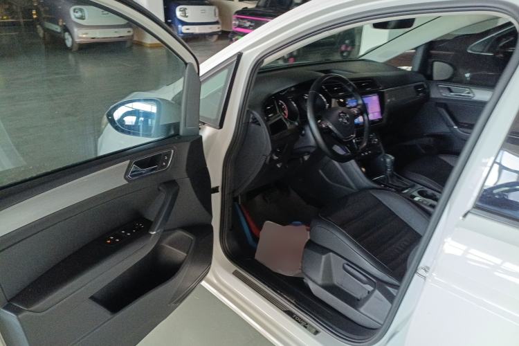 Used Volkswagen Touran 2016 Volkswagen Touran L 280TSI DSG Comfort Edition Driver Seat