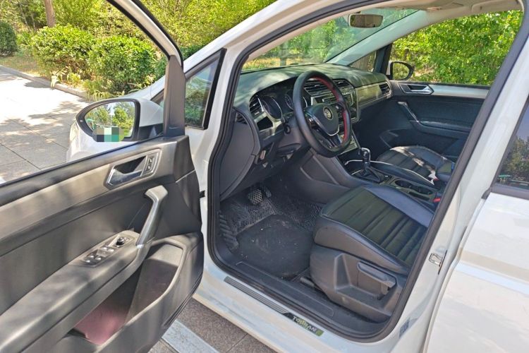 Used Volkswagen Touran 2016 Volkswagen Touran L 280TSI DSG Comfort Edition Driver Seat