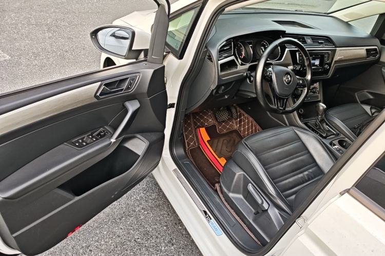 Used Volkswagen Touran 2016 Volkswagen Touran L 280TSI DSG Comfort Edition Driver Seat