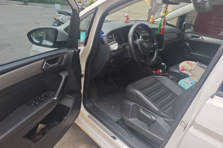 Used Volkswagen Touran 2016 Volkswagen Touran L 280TSI DSG Comfort Edition Driver Seat