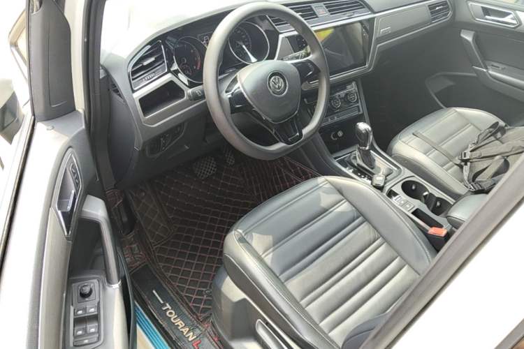 Used Volkswagen Touran 2016 Volkswagen Touran L 280TSI DSG Comfort Edition Driver Seat