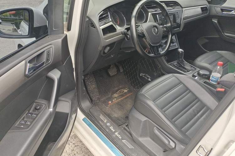Used Volkswagen Touran 2016 Volkswagen Touran L 280TSI DSG Comfort Edition Driver Seat