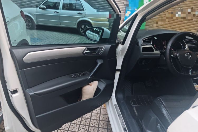 Used Volkswagen Touran 2016 Volkswagen Touran L 280TSI DSG Comfort Edition Driver Seat