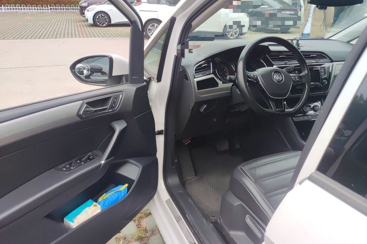 Used Volkswagen Touran 2016 Volkswagen Touran L 280TSI DSG Comfort Edition Driver Seat