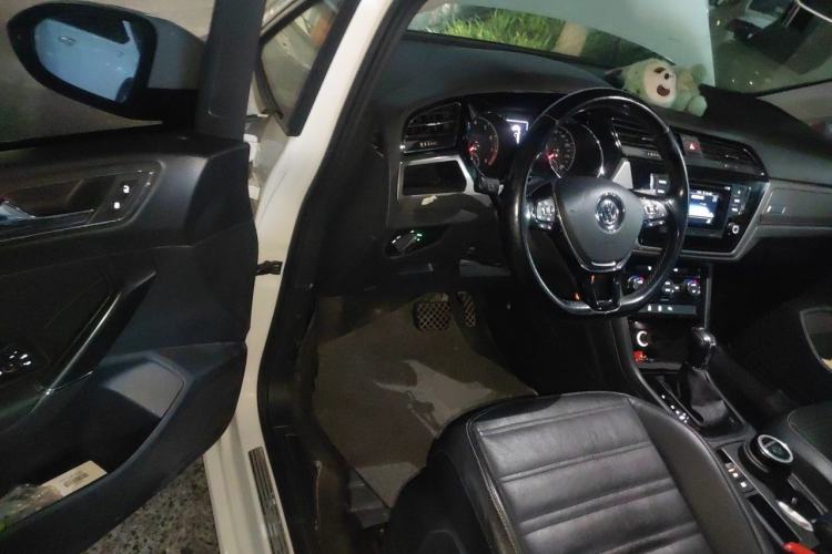 Used Volkswagen Touran 2016 Volkswagen Touran L 280TSI DSG Comfort Edition Driver Seat
