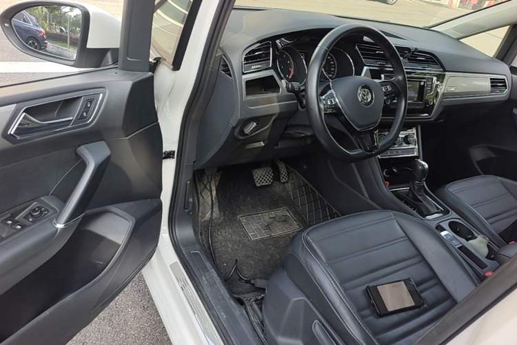 Used Volkswagen Touran 2016 Volkswagen Touran L 280TSI DSG Comfort Edition Driver Seat