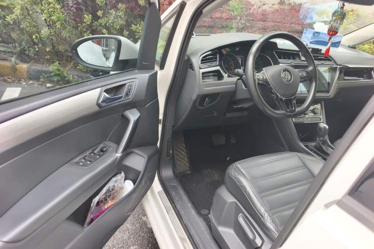 Used Volkswagen Touran 2016 Volkswagen Touran L 280TSI DSG Comfort Edition Driver Seat