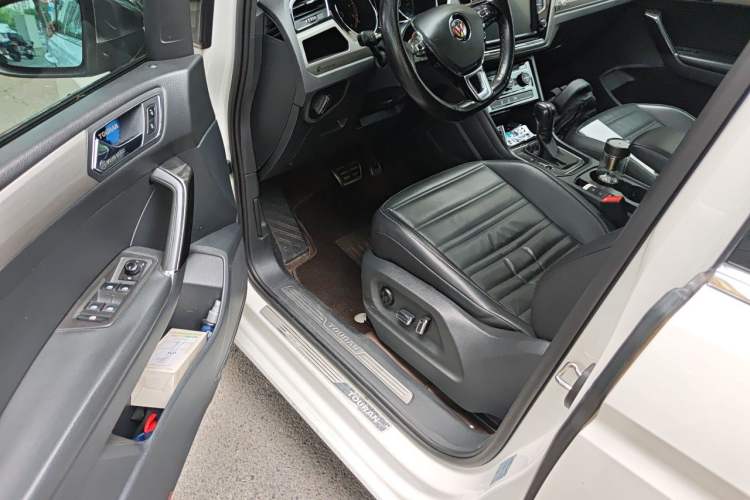 Used Volkswagen Touran 2016 Volkswagen Touran L 280TSI DSG Comfort Edition Driver Seat