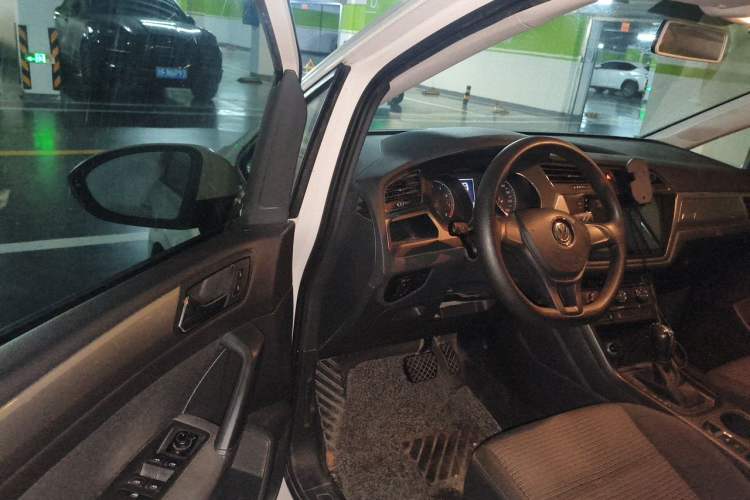Used Volkswagen Touran 2016 Touran L 280TSI DSG Style Edition Driver Seat