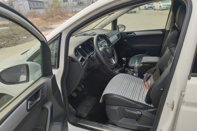 Used Volkswagen Touran 2016 Volkswagen Touran L 280TSI Manual Trend Edition Driver Seat