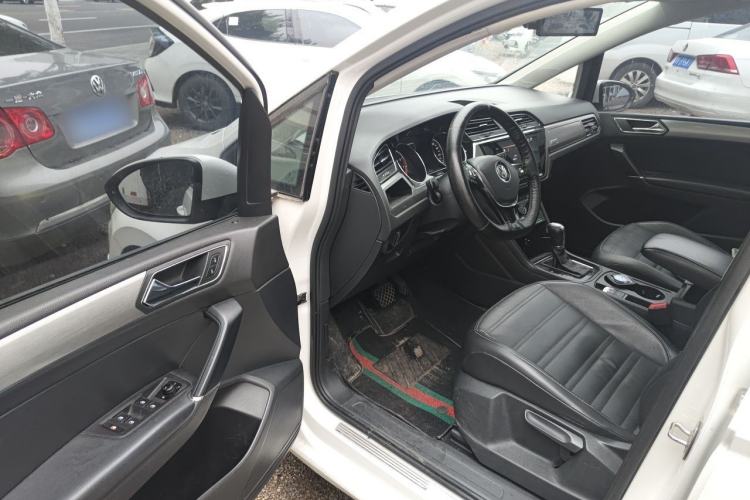 Used Volkswagen Touran 2016 Volkswagen Touran L 280TSI DSG Comfort Edition Driver Seat