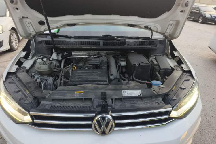 Used Volkswagen Touran 2016 Volkswagen Touran L 280TSI DSG Comfort Edition Engine Bay