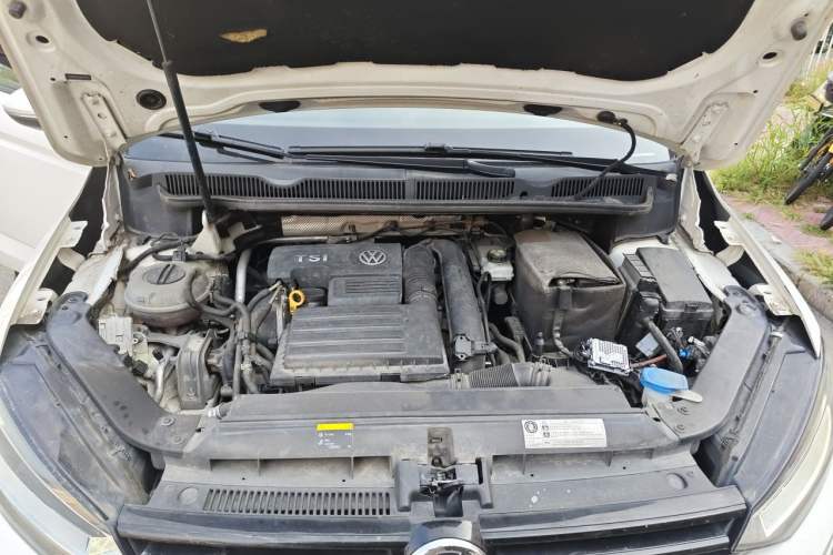 Used Volkswagen Touran 2016 Volkswagen Touran L 280TSI DSG Comfort Edition Engine Bay