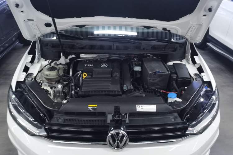 Used Volkswagen Touran 2016 Volkswagen Touran L 280TSI DSG Comfort Edition Engine Bay