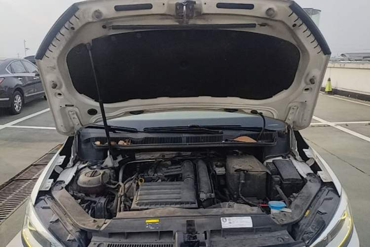 Used Volkswagen Touran 2016 Volkswagen Touran L 280TSI DSG Comfort Edition Engine Bay