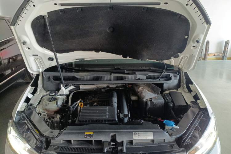Used Volkswagen Touran 2016 Volkswagen Touran L 280TSI DSG Comfort Edition Engine Bay