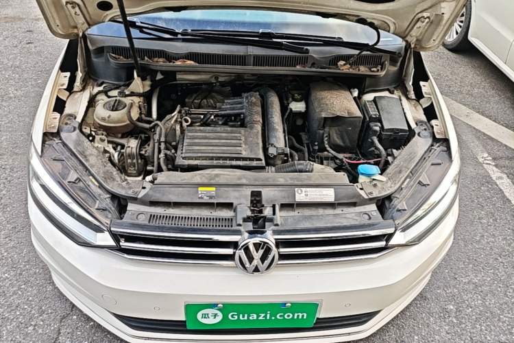 Used Volkswagen Touran 2016 Volkswagen Touran L 280TSI DSG Comfort Edition Engine Bay