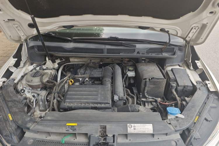 Used Volkswagen Touran 2016 Volkswagen Touran L 280TSI DSG Luxury Edition Engine Bay