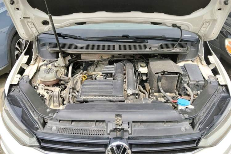 Used Volkswagen Touran 2016 Volkswagen Touran L 280TSI DSG Comfort Edition Engine Bay