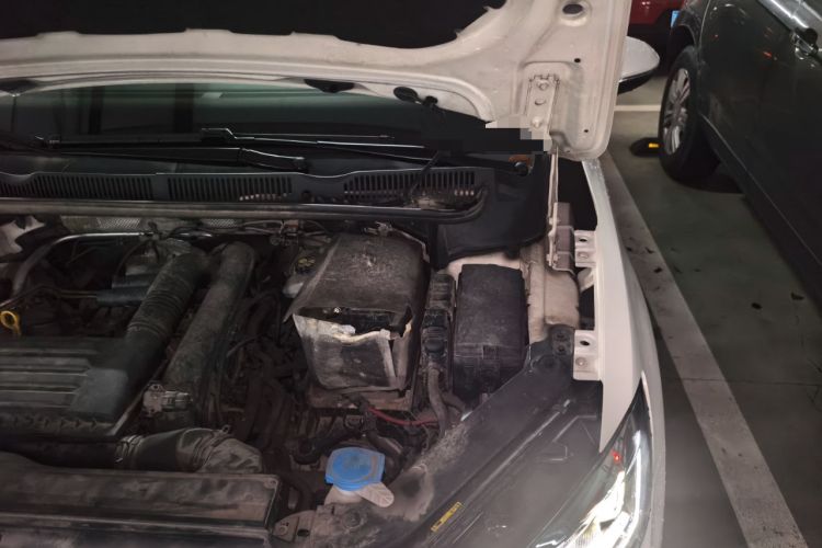 Used Volkswagen Touran 2016 Volkswagen Touran L 280TSI DSG Comfort Edition Engine Bay Left