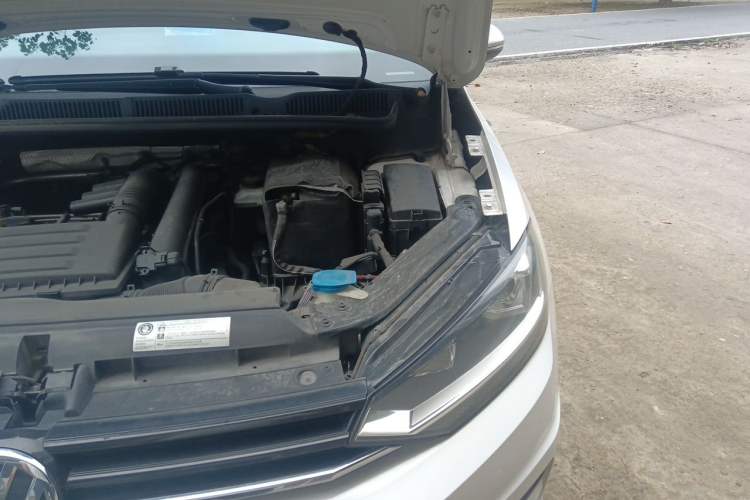 Used Volkswagen Touran 2016 Volkswagen Touran L 280TSI DSG Comfort Edition Engine Bay Left