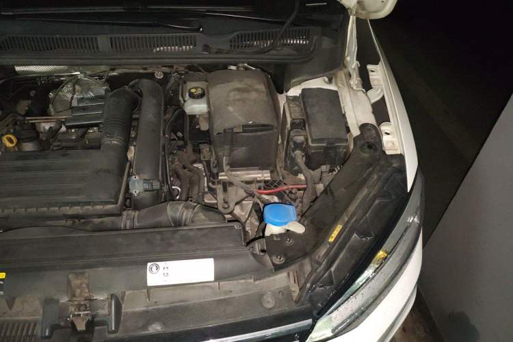 Used Volkswagen Touran 2016 Volkswagen Touran L 280TSI DSG Luxury Edition Engine Bay Left
