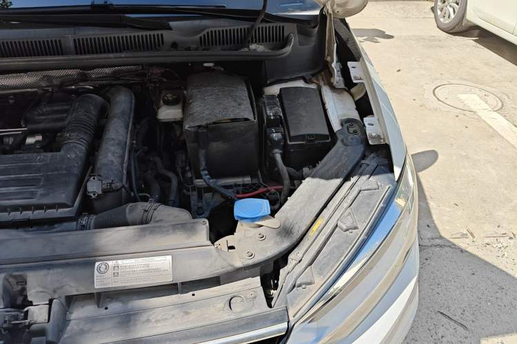 Used Volkswagen Touran 2016 Volkswagen Touran L 280TSI DSG Comfort Edition Engine Bay Left