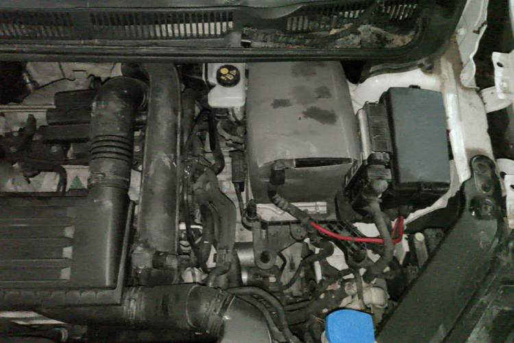 Used Volkswagen Touran 2016 Volkswagen Touran L 280TSI DSG Comfort Edition Engine Bay Left