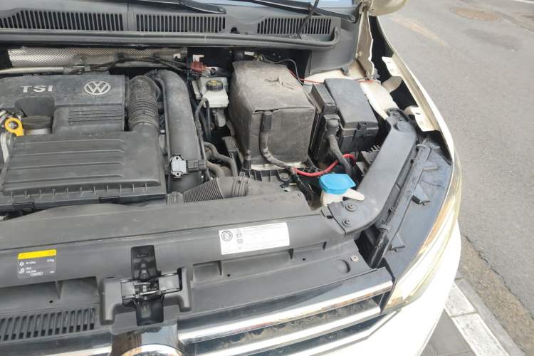 Used Volkswagen Touran 2016 Volkswagen Touran L 280TSI DSG Comfort Edition Engine Bay Left
