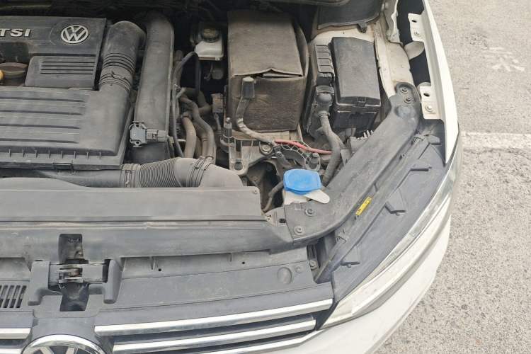 Used Volkswagen Touran 2016 Volkswagen Touran L 280TSI DSG Comfort Edition Engine Bay Left