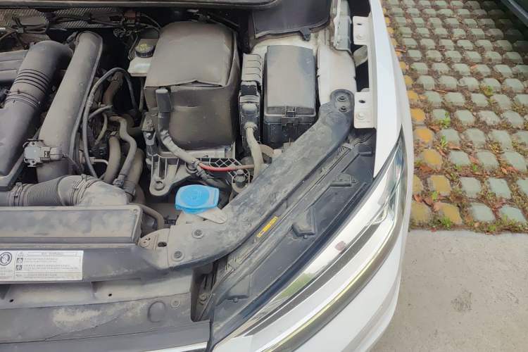 Used Volkswagen Touran 2016 Volkswagen Touran L 280TSI DSG Comfort Edition Engine Bay Left