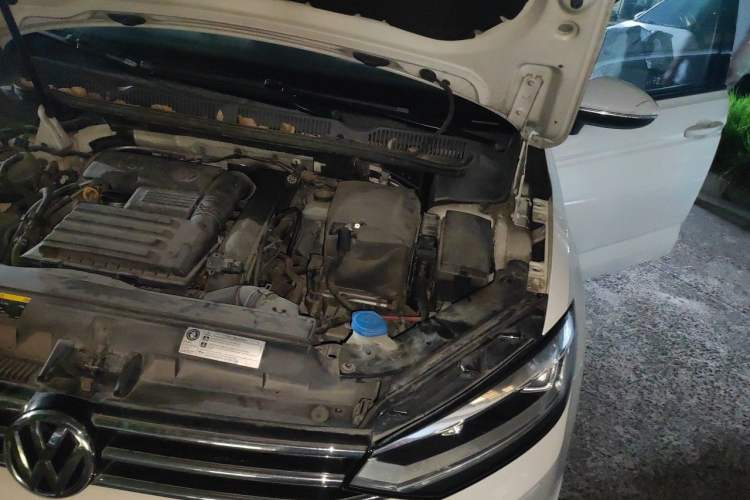 Used Volkswagen Touran 2016 Volkswagen Touran L 280TSI DSG Comfort Edition Engine Bay Left