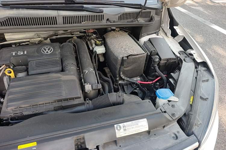 Used Volkswagen Touran 2016 Volkswagen Touran L 280TSI DSG Comfort Edition Engine Bay Left