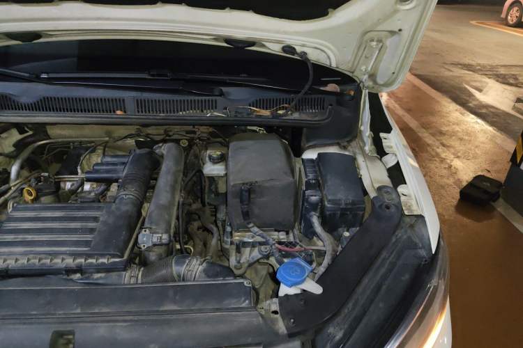 Used Volkswagen Touran 2016 Volkswagen Touran L 280TSI DSG Comfort Edition Engine Bay Left