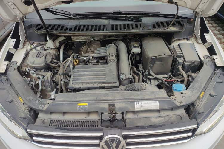 Used Volkswagen Touran 2016 Volkswagen Touran L 280TSI DSG Comfort Edition Engine Bay