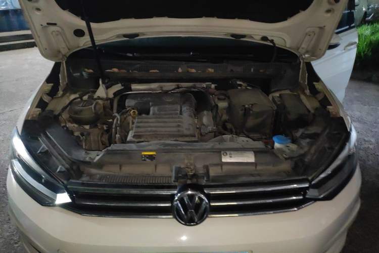 Used Volkswagen Touran 2016 Volkswagen Touran L 280TSI DSG Comfort Edition Engine Bay
