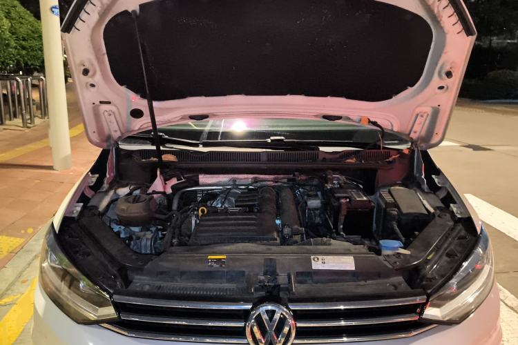 Used Volkswagen Touran 2016 Volkswagen Touran L 280TSI DSG Comfort Edition Engine Bay