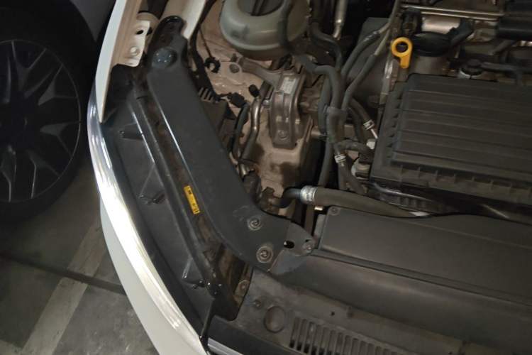 Used Volkswagen Touran 2016 Volkswagen Touran L 280TSI DSG Comfort Edition Engine Bay Right