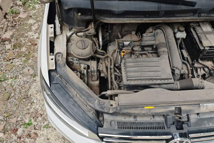 Used Volkswagen Touran 2016 Volkswagen Touran L 280TSI DSG Comfort Edition Engine Bay Right