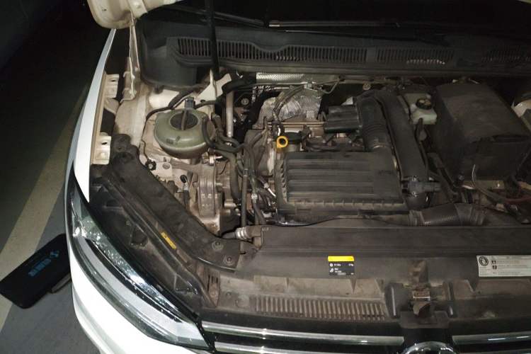 Used Volkswagen Touran 2016 Volkswagen Touran L 280TSI DSG Luxury Edition Engine Bay Right