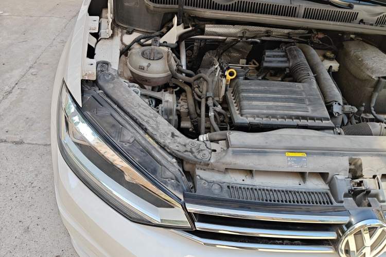 Used Volkswagen Touran 2016 Volkswagen Touran L 280TSI DSG Comfort Edition Engine Bay Right