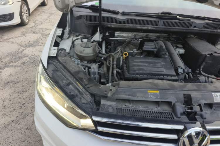 Used Volkswagen Touran 2016 Volkswagen Touran L 280TSI DSG Comfort Edition Engine Bay Right