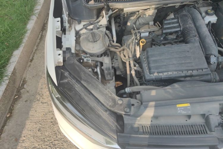 Used Volkswagen Touran 2016 Volkswagen Touran L 280TSI Manual Trend Edition Engine Bay Right