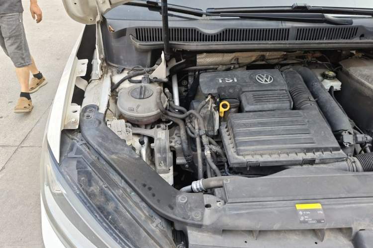 Used Volkswagen Touran 2016 Volkswagen Touran L 280TSI DSG Comfort Edition Engine Bay Right