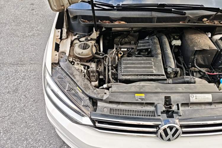 Used Volkswagen Touran 2016 Volkswagen Touran L 280TSI DSG Comfort Edition Engine Bay Right