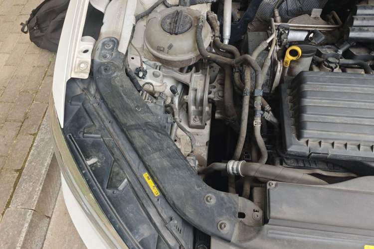 Used Volkswagen Touran 2016 Volkswagen Touran L 280TSI DSG Luxury Edition Engine Bay Right